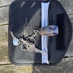 Sleutels in etui, iLost'a bildirildiği gibi