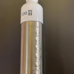 Bouteille Metall, a été signalé par MEININGER Hotel Dresden Zentrum utilisant iLost