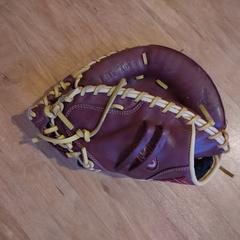 Softball of baseball handschoen, as reported to iLost