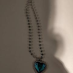 القلائد والقلادات، كما تم الإبلاغ عنه بواسطة Bibliotheek Neude (Utrecht) عبر iLost