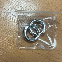 Boucle d'oreille, a été signalé par Sheraton Brussels Airport Hotel utilisant iLost