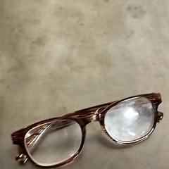 Bril, segundo informou Pathé Scheveningen usando iLost