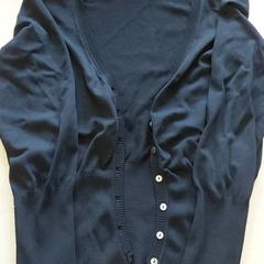 Clothing - Truitje zwart, as reported by Centraal magazijn using iLost