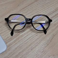 Paires delunettes, come riportato da IKEA Montpellier utilizzando iLost