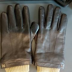 Klær Handschoen, som rapportert av Regio Limburg - Leuven ved bruk av iLost