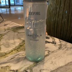 Botella de auga, segundo informou Van der Valk Hotel Heerlen usando iLost