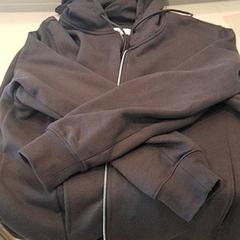 Maglione, come riportato da Van der Valk Hotel Schiphol utilizzando iLost