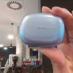 Étui pour casque blue, a été signalé par MEININGER Hotel Vienna Downtown Franz utilisant iLost