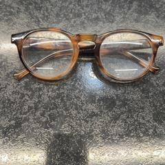 Lentes Bruin, segundo informou Rotterdam The Hague Airport usando iLost