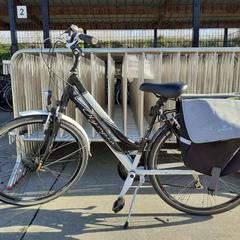 Damcykel wit-zwart Olympia, rapporterat av Fietsdepot med iLost