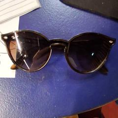 Gafas de sol, ha sido reportado por IKEA Grenoble con iLost
