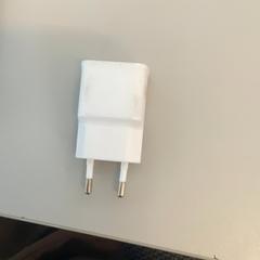 Adaptateur Adapter white, a été signalé par MEININGER Hotel Berlin Central Station utilisant iLost