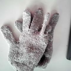 Gloves, as reported by Twisto using iLost