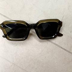 サングラス がiLostで Qbuzz GD Groningen Peizerweg によって報告されました