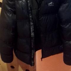 Giacca Blauw, come riportato da TivoliVredenburg utilizzando iLost