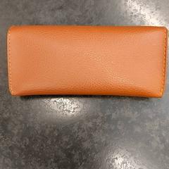 Solbriller, som rapportert av Rotterdam The Hague Airport ved bruk av iLost