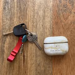 Sleutelbos en Airpods, iLost에 보고됨