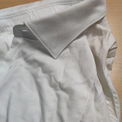 Shirt Regular white, as reported by The Dominican using iLost