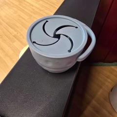 Potraviny šedomodrý hrnek, jak nahlášeno IKEA Brno pomocí iLost