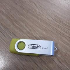 Récepteur usb Usb stick geel, a été signalé par LUMC utilisant iLost