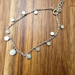 팔찌 Goudkleurig, iLost를 사용하여 Universiteitsbibliotheek Universiteitskwartier에 보고됨