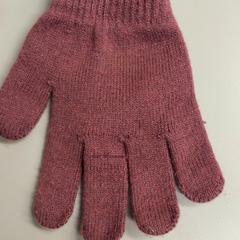 Kesztyű Paars, amint azt Burgers' Zoo az iLost segítségével jelentette.