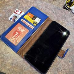 Telefoon in blauw hoesje, segundo informou a iLost