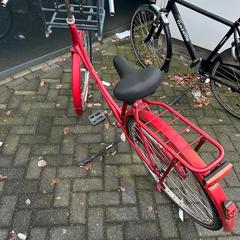 Rode fiets, amint azt az iLostnak jelentették.