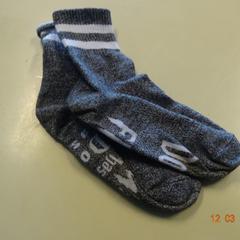 Sokken grijs wit, zoals gemeld door Gemeente Leopoldsburg met iLost