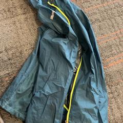 Kurtka przeciwdeszczowa, zgłoszono przez Connexxion Amstelland-Meerlanden Schiphol Zuid przy użyciu iLost