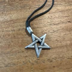 Ketting met pentagram hanger, as reported to iLost