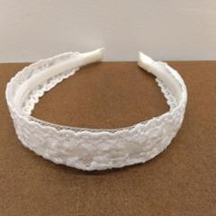 カチューシャ, como reportado por IKEA Tokyo-Bay utilizando o iLost