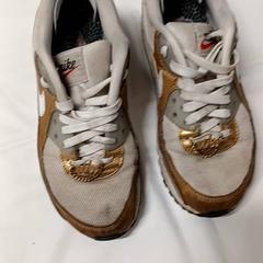 Topánka, ako bolo nahlásené Grand Hotel Amrâth Amsterdam pomocou iLost