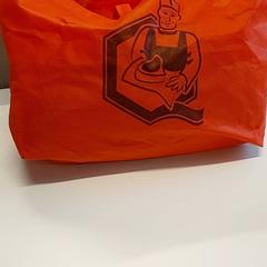 Tote bag rood, som rapportert av Centraal magazijn ved bruk av iLost
