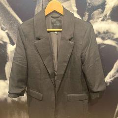 Blazer zwart, come riportato da AFAS Live utilizzando iLost