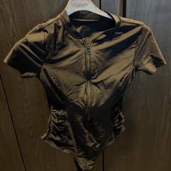 Costume da bagno, come riportato da Van der Valk Hotel Houten utilizzando iLost