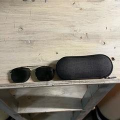 Zonnebril  Opzetstuk met hoesje, come riportato da Watertaxi Rotterdam utilizzando iLost