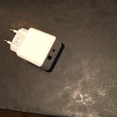 Adaptateur, a été signalé par Van der Valk Hotel Amsterdam Zuidas utilisant iLost