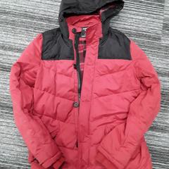 Jas rood/zwart, a été signalé par Arriva Vechtdallijnen utilisant iLost