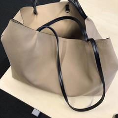 Táska Beige met zwart hengsel, amint azt Gemeente Nijmegen az iLost segítségével jelentette.