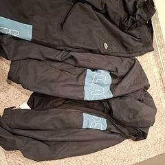 Kombinezon przeciwdeszczowy Lacoste, zgłoszono przez Gemeente Nijkerk przy użyciu iLost