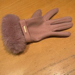 Handschoen, amint azt Pathé Ede az iLost segítségével jelentette.