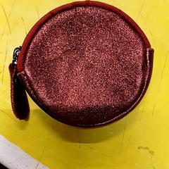 Peňaženka Rouge brillant, ako bolo nahlásené IKEA Lille pomocou iLost