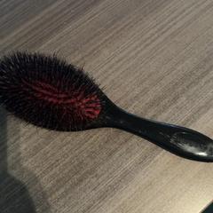 Cepillo para el pelo Zwart, ha sido reportado por Van der Valk Hotel Haarlem con iLost