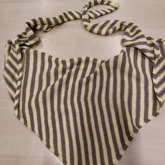 Choker Tricot jaune et brun/beige, zoals gemeld door IKEA Bayonne Ametzondo met iLost