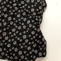 높은 칼라 noir avec fleurs, iLost를 사용하여 IKEA Clermont Ferrand에 보고됨