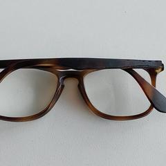 Lunettes bruin, a été signalé par Centraal magazijn utilisant iLost