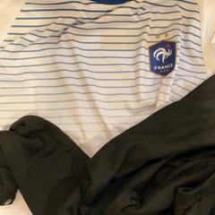 Blusa, segundo informou MEININGER Hotel Marseille Centre la Joliette usando iLost