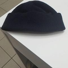 Bonnet en laine Bleu marine, come riportato da ilévia utilizzando iLost