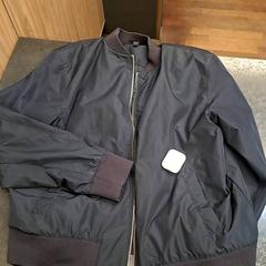 ジャケット がiLostで Rotterdam The Hague Airport によって報告されました